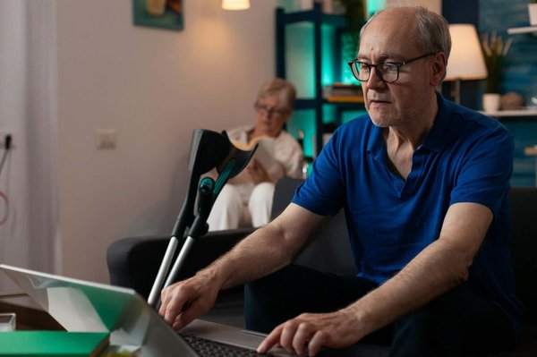 ¿Cuál es la mejor manera de estirarse después de una sesión de entrenamiento de gimnasia?