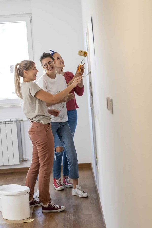 ¿Cómo transformar un mueble viejo en un elemento decorativo moderno y original?