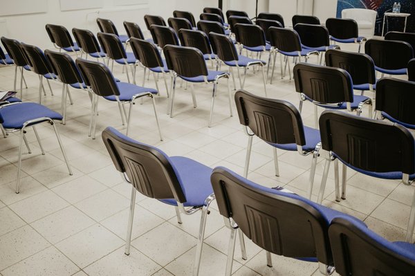 ¿Cuál es la mejor estrategia para mejorar tu velocidad de lectura del juego en voleibol?